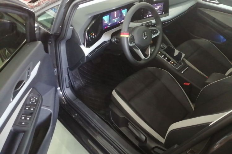 Volkswagen Golf 2024 car image #16