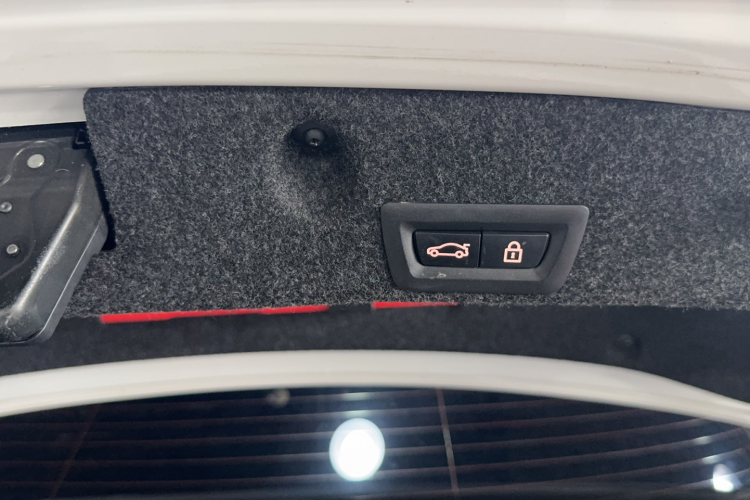 BMW 3 Series 2018 #18 BMW 3 Series 2018 car image #18