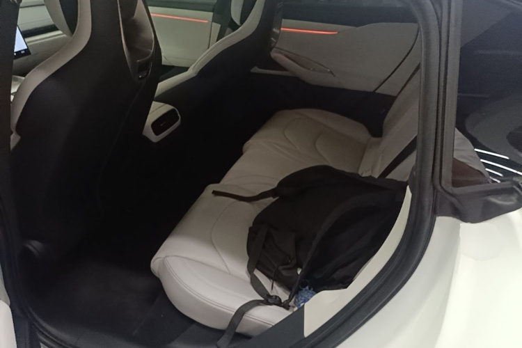 MI SU7 2024 car image #17