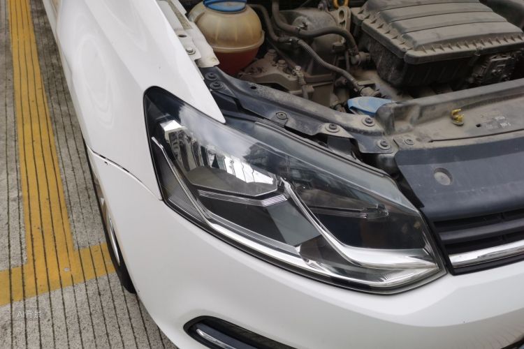 Volkswagen Polo 2015 car image #8
