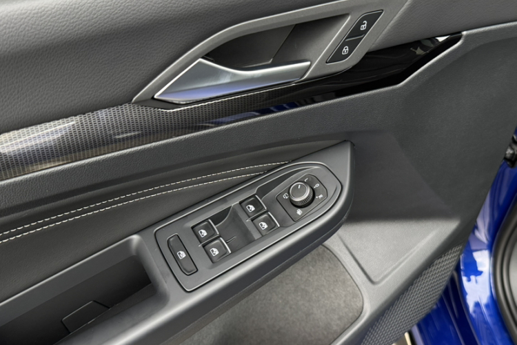 Volkswagen Golf 2021 car image #13