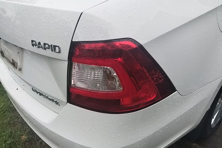 Skoda Rapid 2016 #8 Skoda Rapid 2016 car image #8