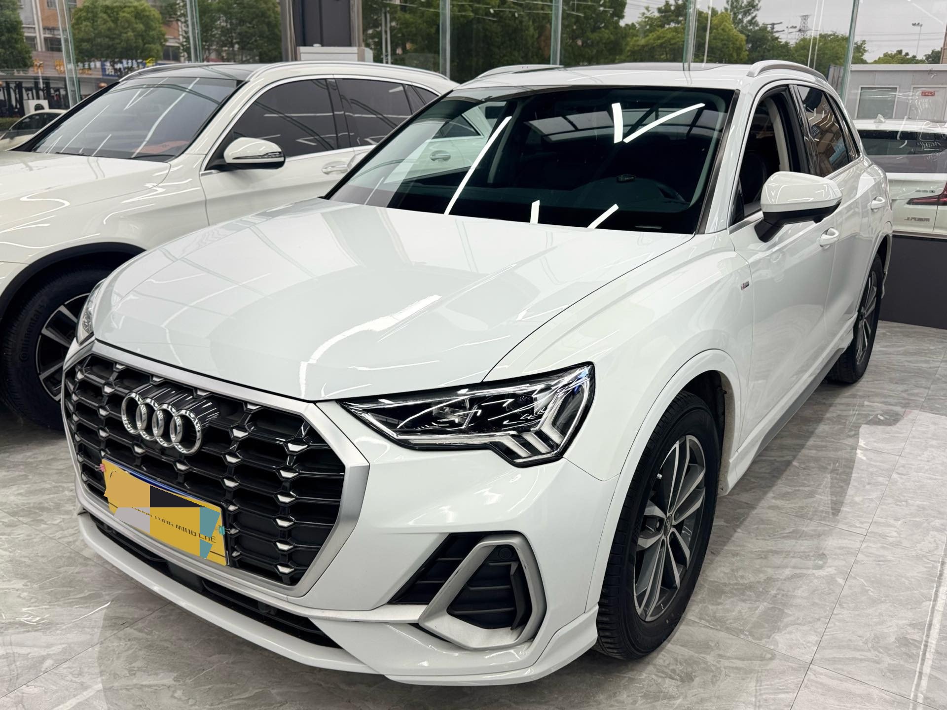 Audi Q3 2022 car image 