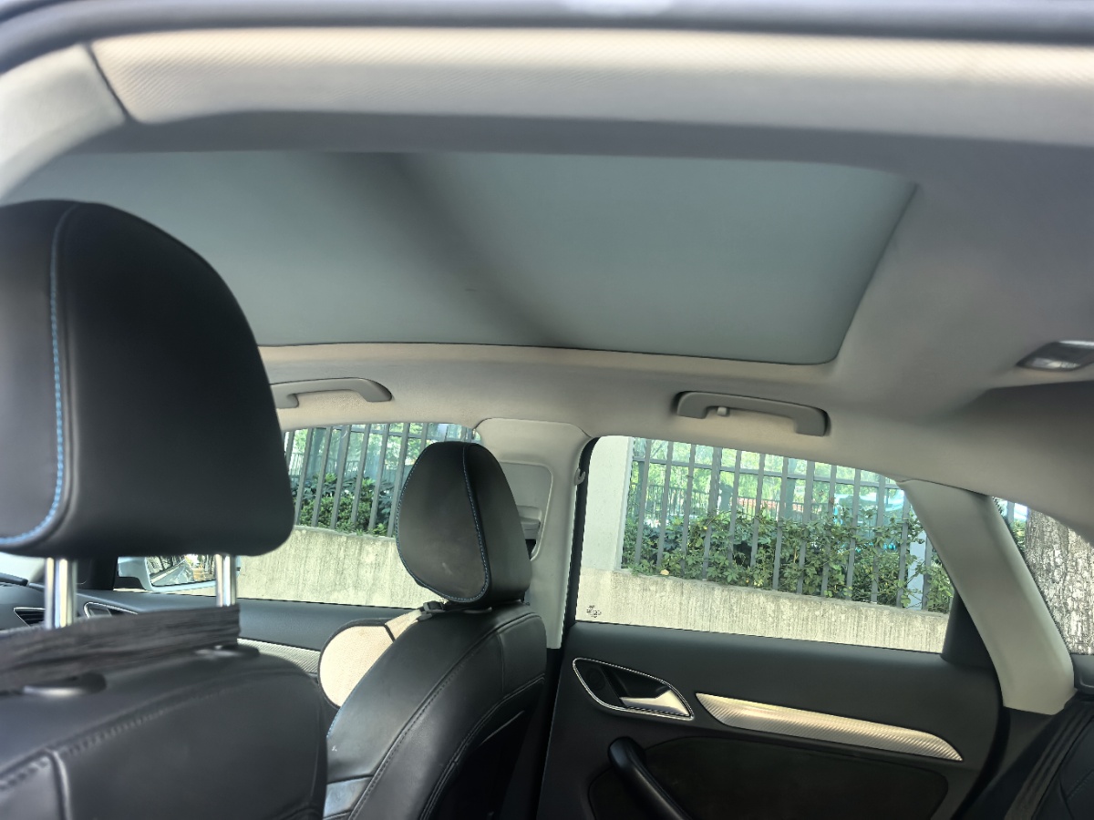 Audi Q3 2018 car image #6