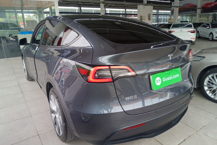 Tesla Model Y 2022 #5 Tesla Model Y 2022 car image #5