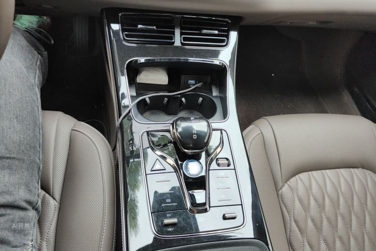 BYD Han 2024 car image #16