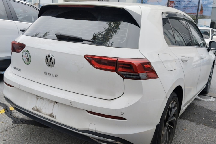Volkswagen Golf 2023 immagine di auto #7