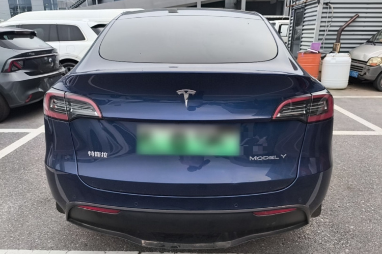 Tesla Model Y 2023 #6 Tesla Model Y 2023 car image #6