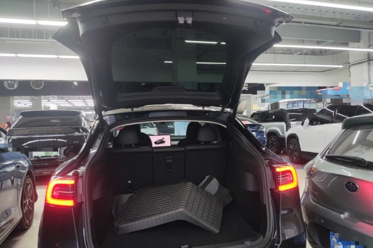 Tesla Model Y 2024 #19 Tesla Model Y 2024 car image #19