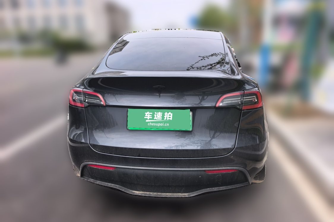 Tesla Model Y 2024 صورة سيارة #6