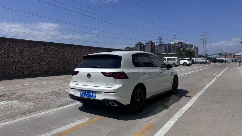 Volkswagen Golf 2023 imagen de coche #4