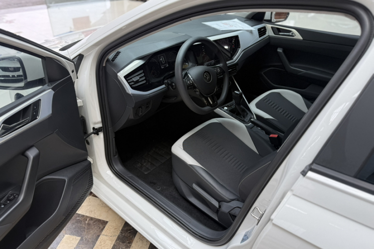 Volkswagen Polo 2022 صورة سيارة #22