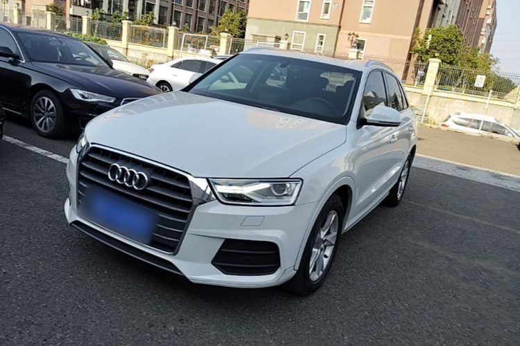 Audi Q3 2017 car image #2