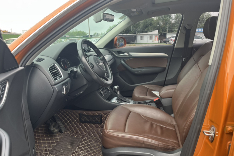 Audi Q3 2016 car image #12