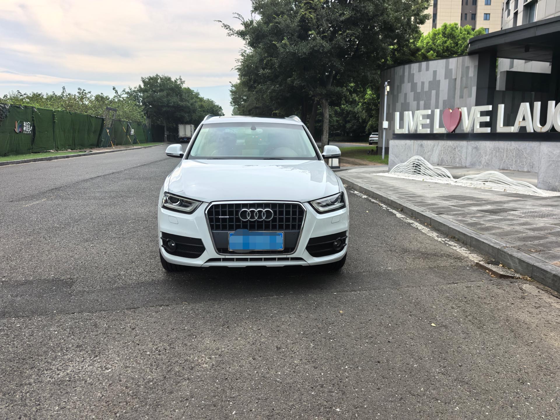 Audi Q3 2015 car image #3