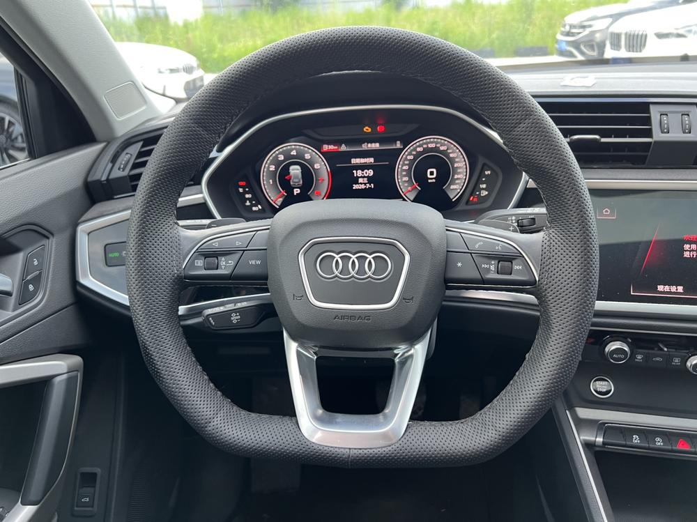 Audi Q3 2022 car image #13
