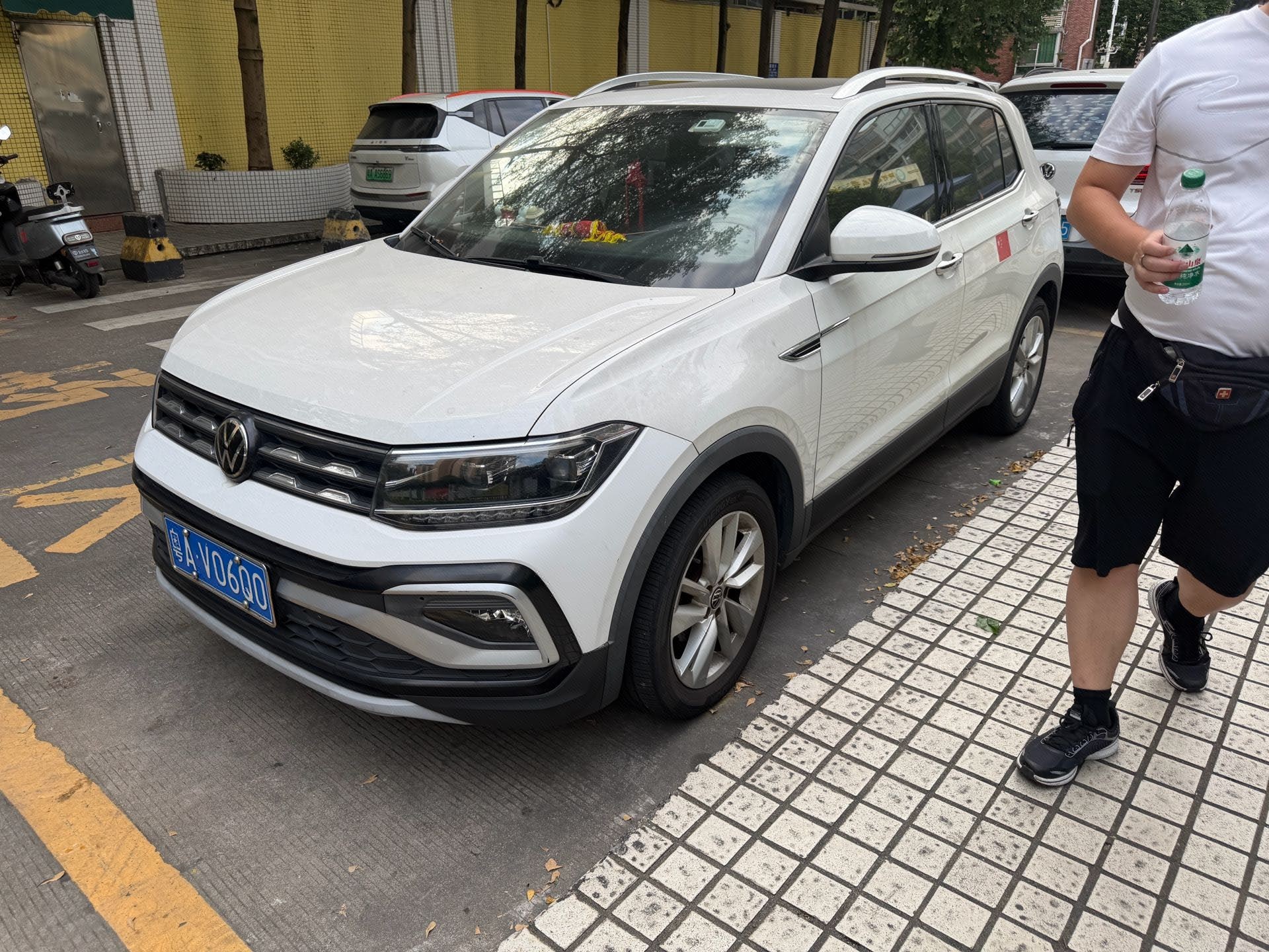 Volkswagen T-Cross 2021 Volkswagen T-Cross 2021 صورة سيارة