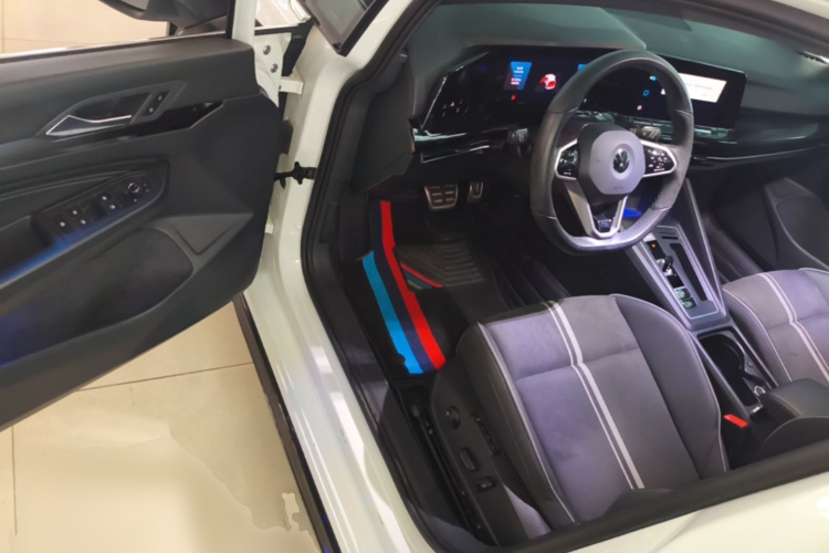 Volkswagen Golf 2022 car image #16