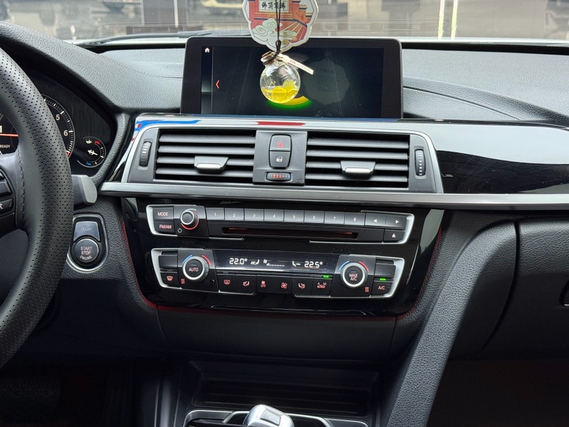 BMW 3 Series 2018 #8 BMW 3 Series 2018 car image #8