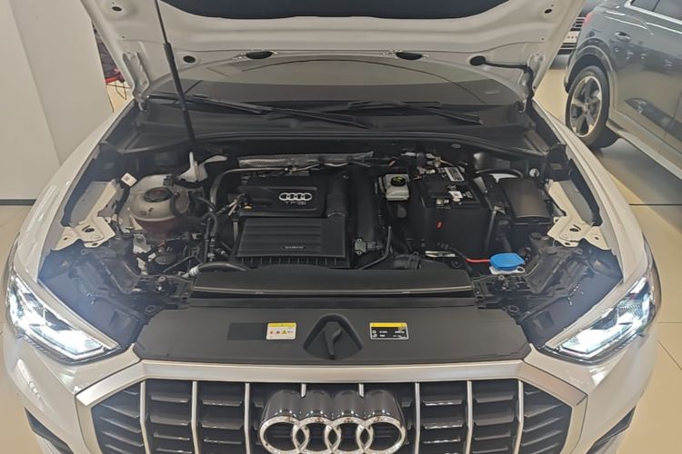 Audi Q3 2023 car image #22