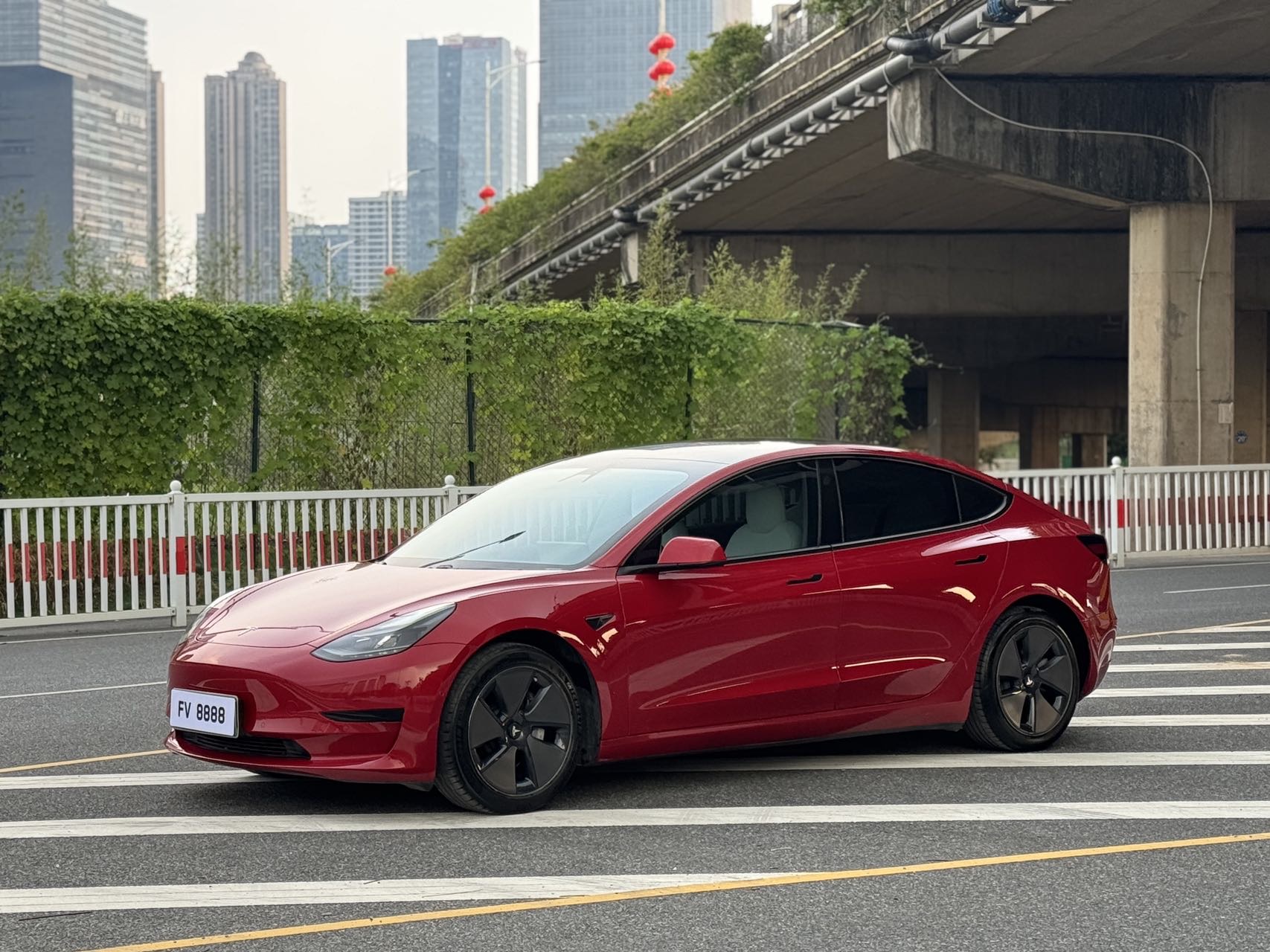 Tesla Model 3 2021 car image 
