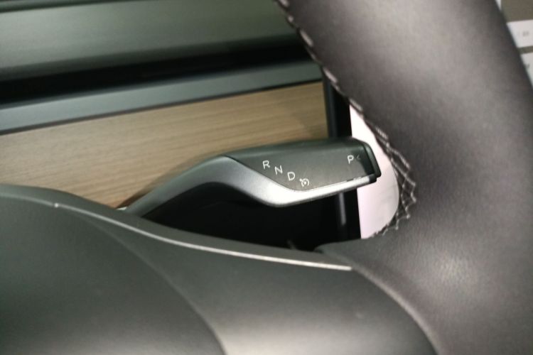 Tesla Model 3 2020 car image #18