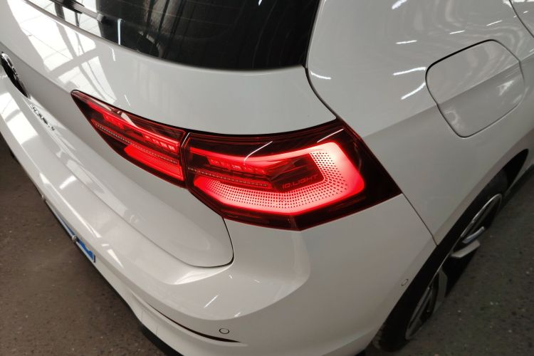 Volkswagen Golf 2023 car image #8