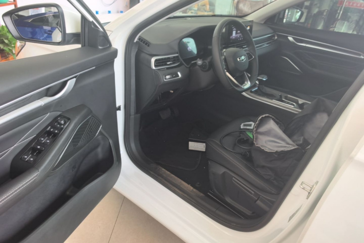 GEELY Emgrand 2023 #16 GEELY Emgrand 2023 car image #16
