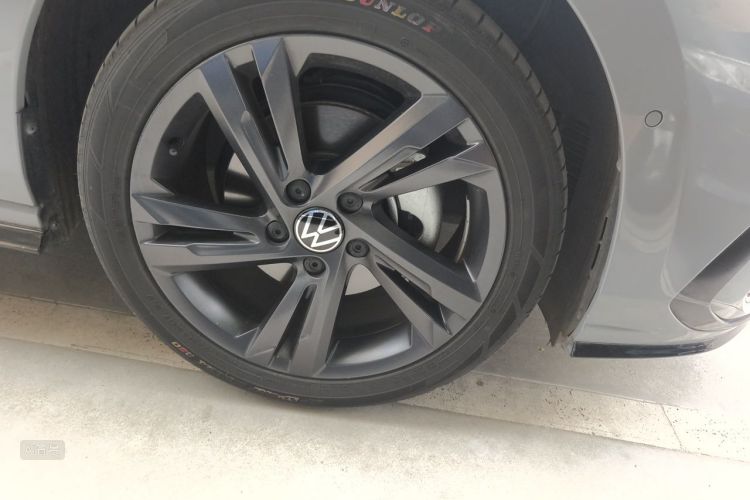 Volkswagen Golf 2023 car image #9