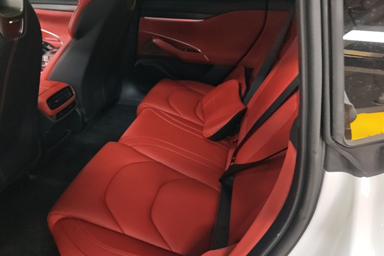MI SU7 2025 car image #17