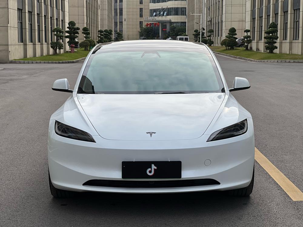 Tesla Model 3 2025 #2 Tesla Model 3 2025 car image #2