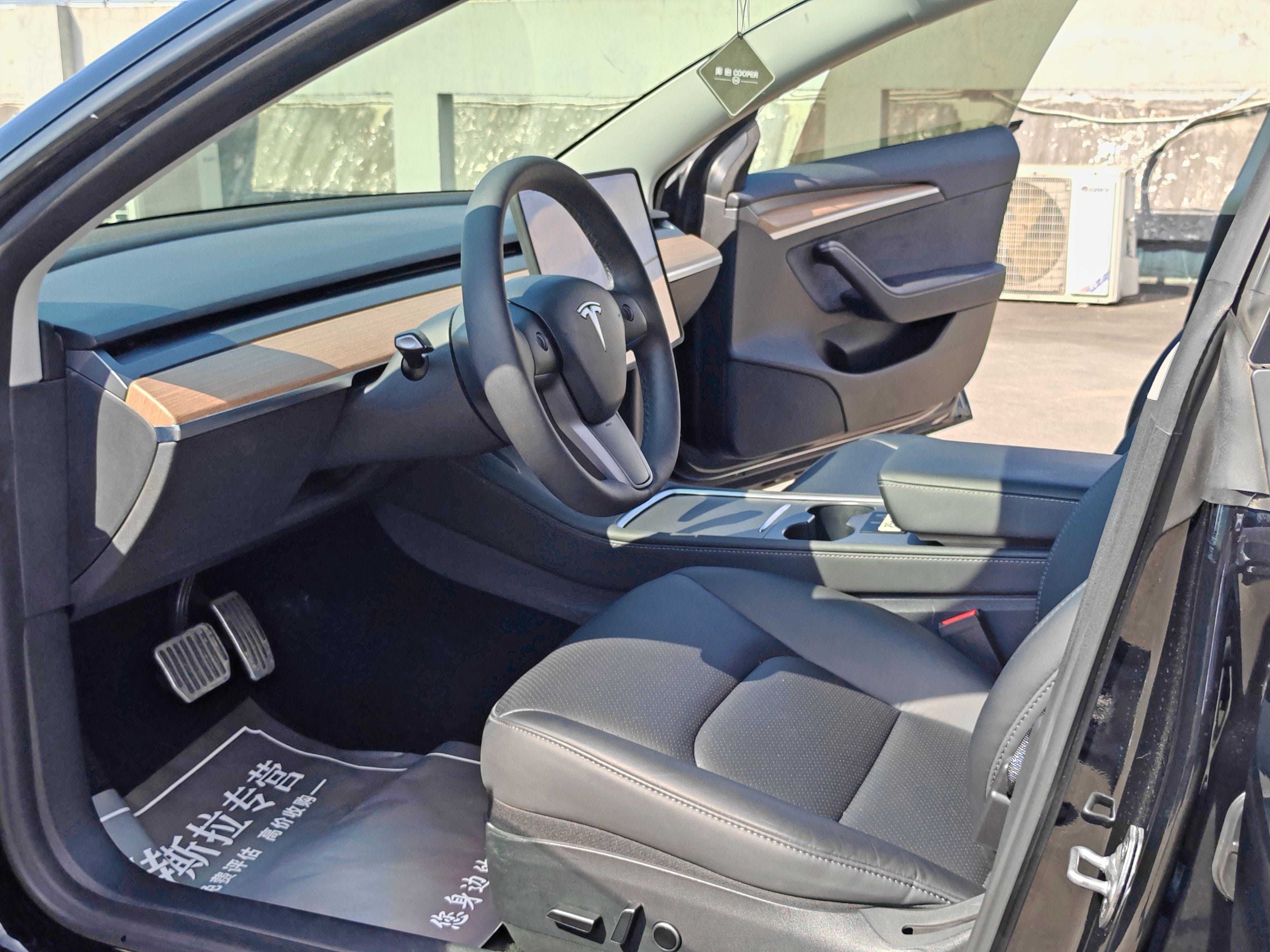 Tesla Model 3 2026 car image #8