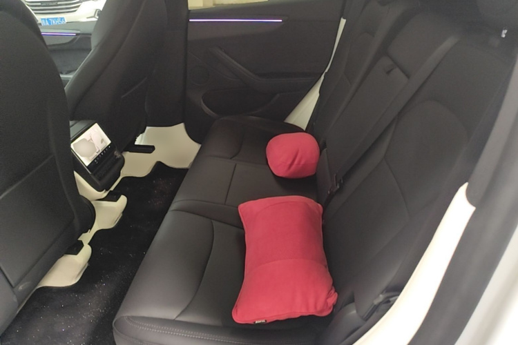 Tesla Model Y 2026 #13 Tesla Model Y 2026 car image #13