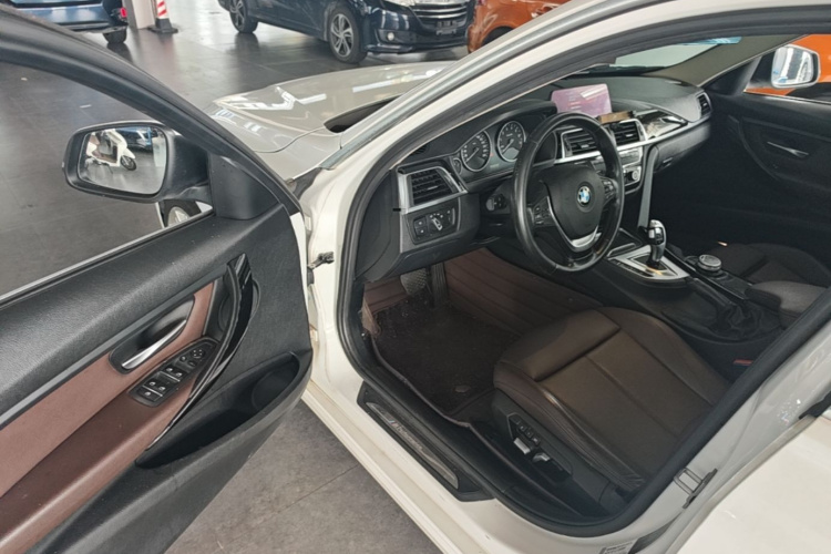 BMW 3 Series 2018 #16 BMW 3 Series 2018 car image #16