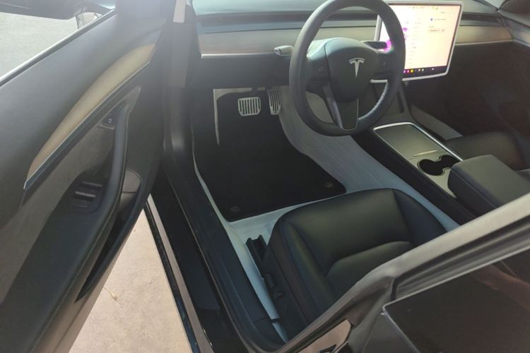 Tesla Model 3 2022 car image #16