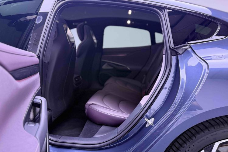 MI SU7 2025 car image #17