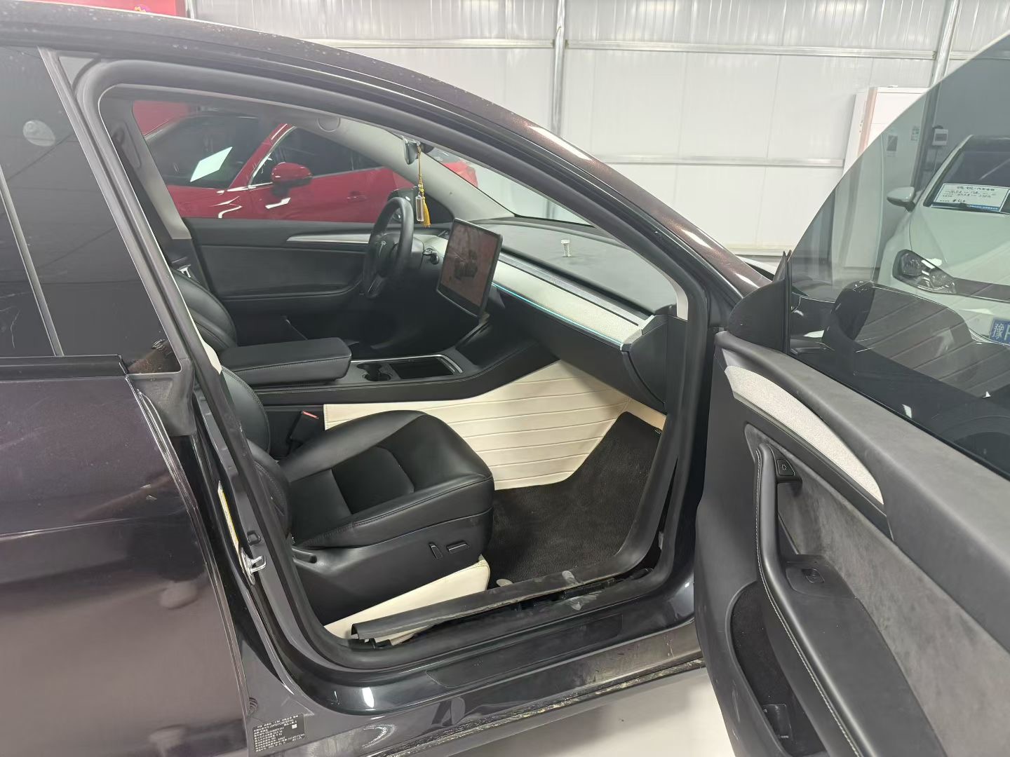 Tesla Model Y 2024 #6 Tesla Model Y 2024 car image #6