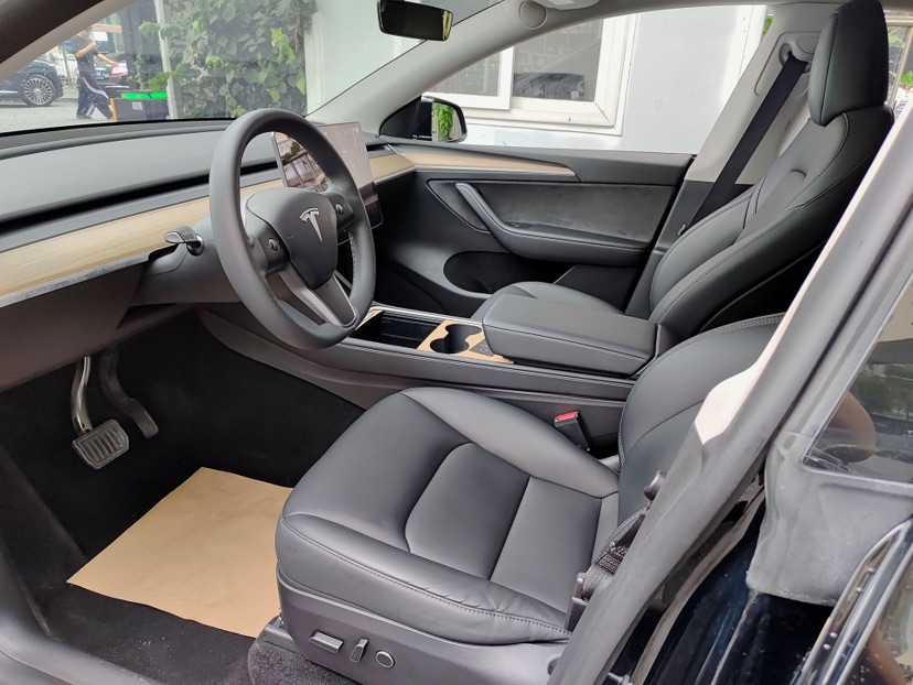 Tesla Model Y 2023 car image #3