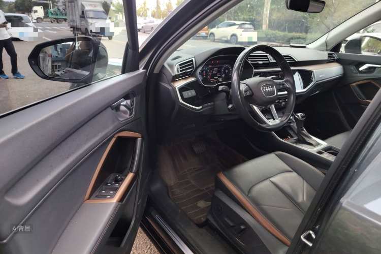 Audi Q3 2021 car image #18