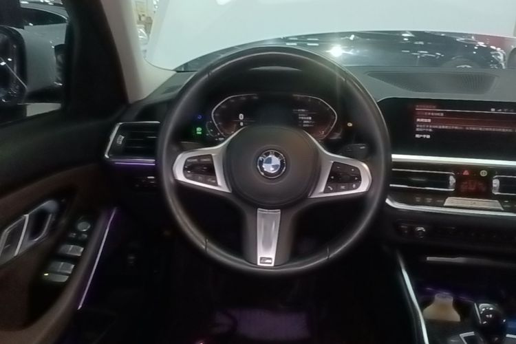BMW 3 Series 2021 car image #15
