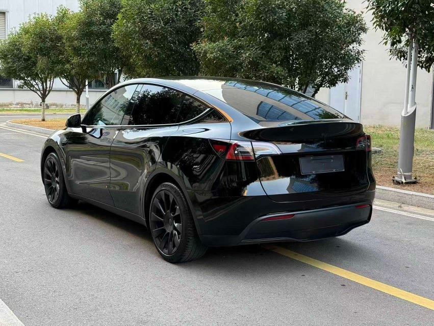 Tesla Model Y 2022 #4 Tesla Model Y 2022 car image #4