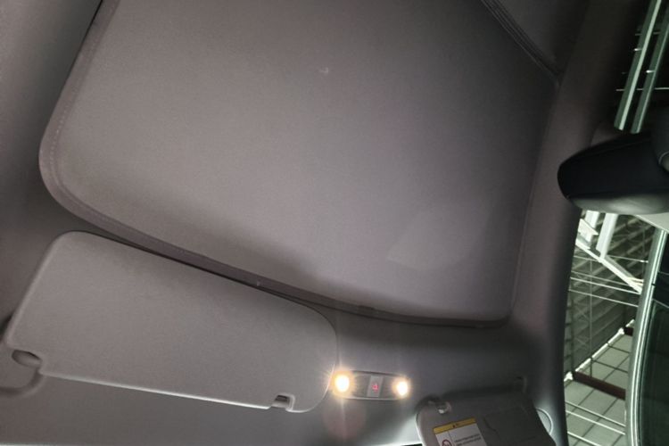 Tesla Model Y 2022 immagine di auto #18