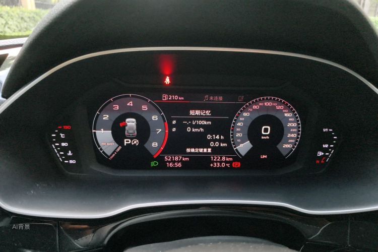 Audi Q3 2019 car image #13