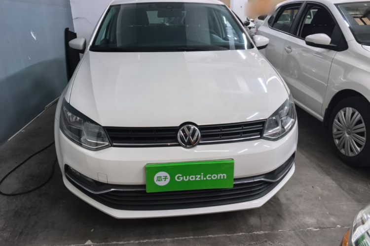 Volkswagen Polo 2015 car image #3