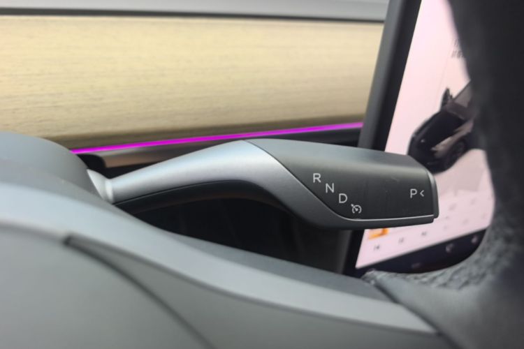 Tesla Model Y 2022 #14 Tesla Model Y 2022 car image #14
