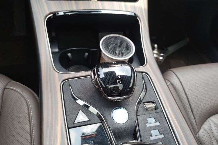 BYD Han 2023 car image #18