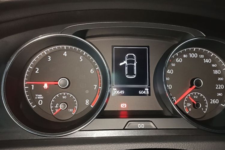 Volkswagen Golf 2019 car image #16