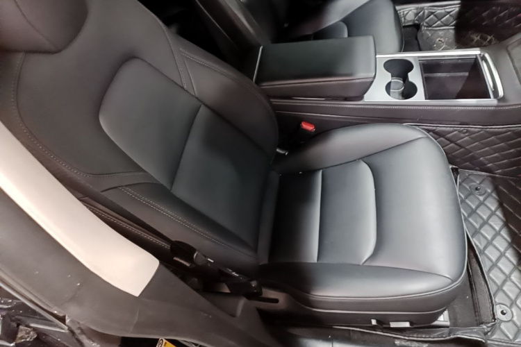 Tesla Model 3 2023 car image #22