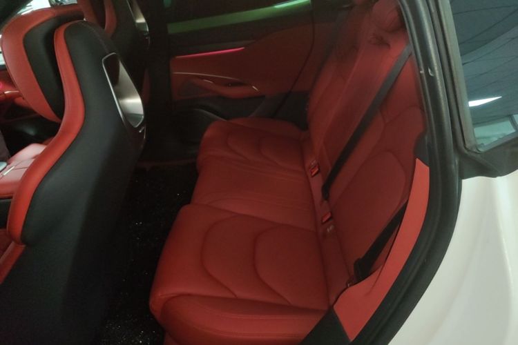 MI SU7 2025 immagine di auto #13
