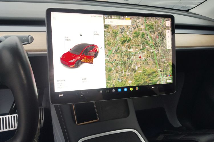 Tesla Model Y 2021 car image #13